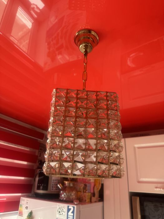 Продам люстру в отличном состояний
