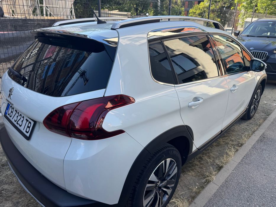 Пежо 2008,Панорамен таван и самопаркиране