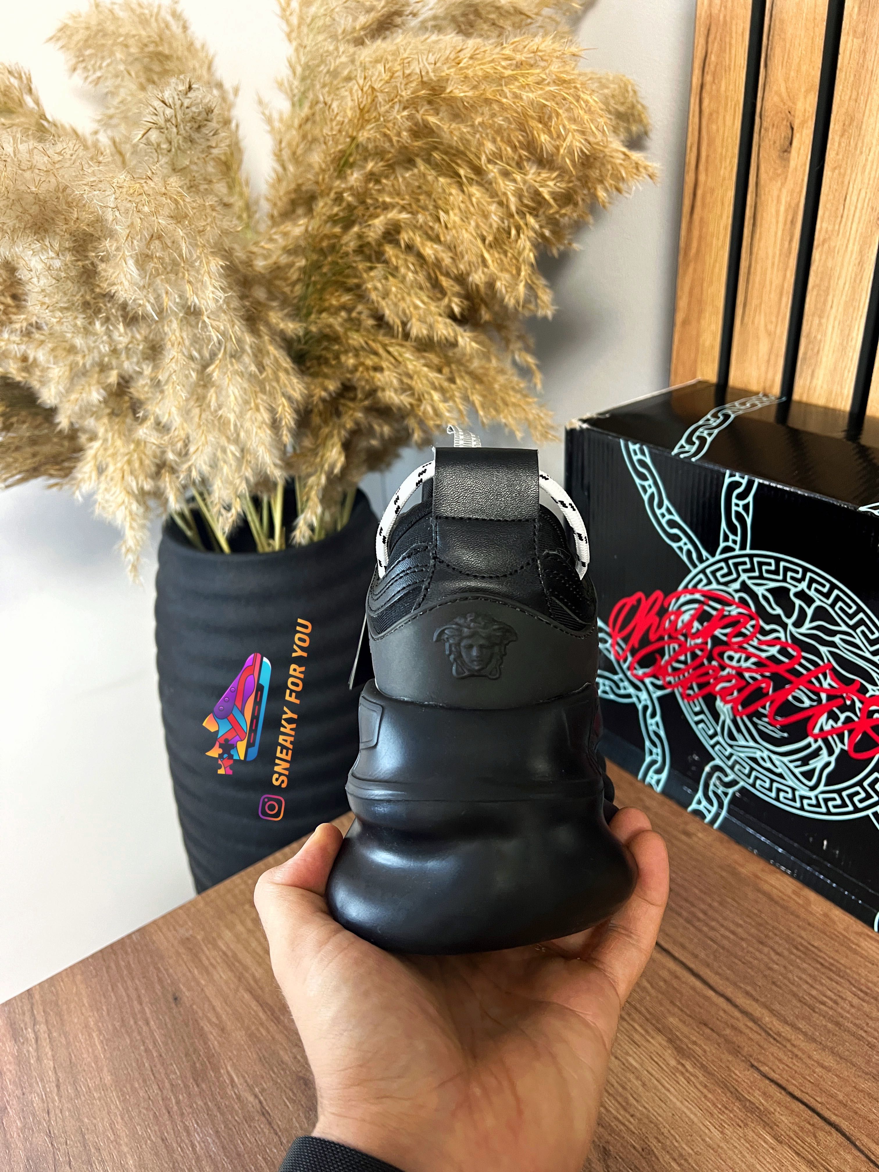 38-44 Versace Chain Reaction BlackRed