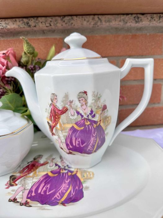 Serviciu de cafea, din portelan Limoges, cu scene fragonard