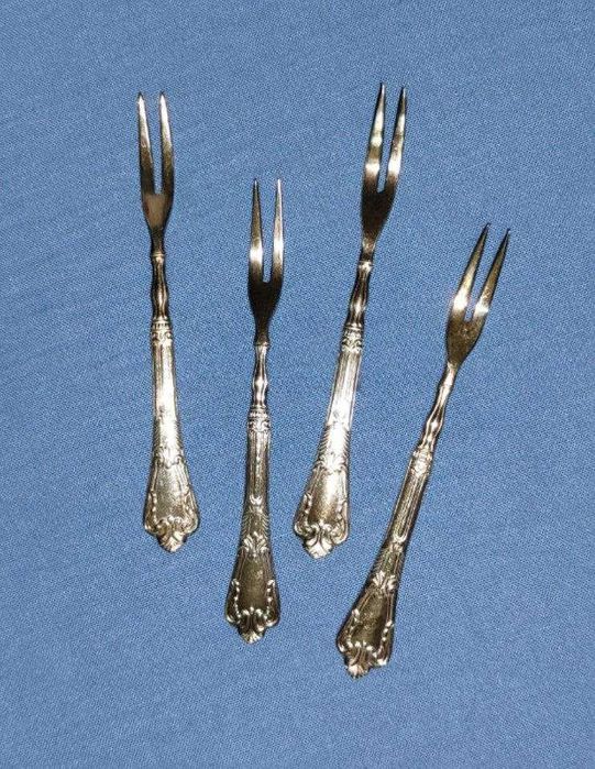 Мельхиоровые закусочные вилочки 4 шт - цена 30.000сум СУПЕР АКЦИЯ!!!