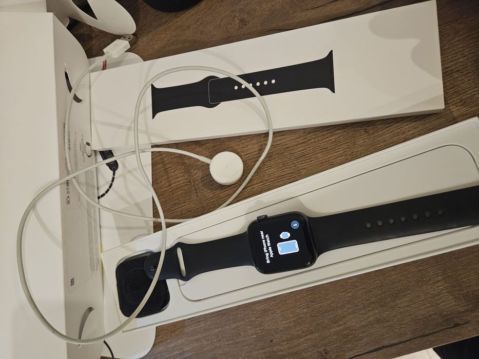 Продам Apple watch 5