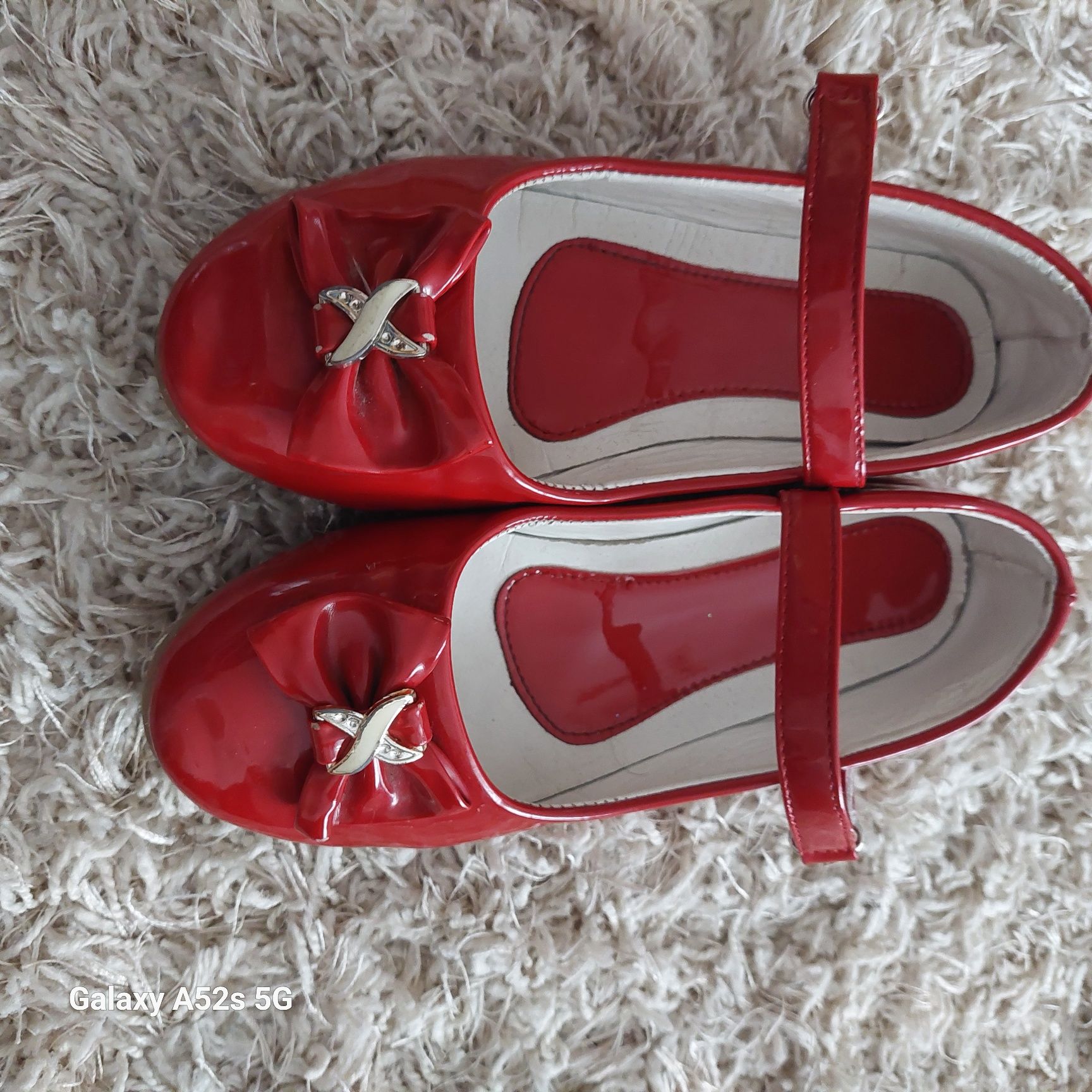 Pantofi  roșii de  lac mar. 19 și 35