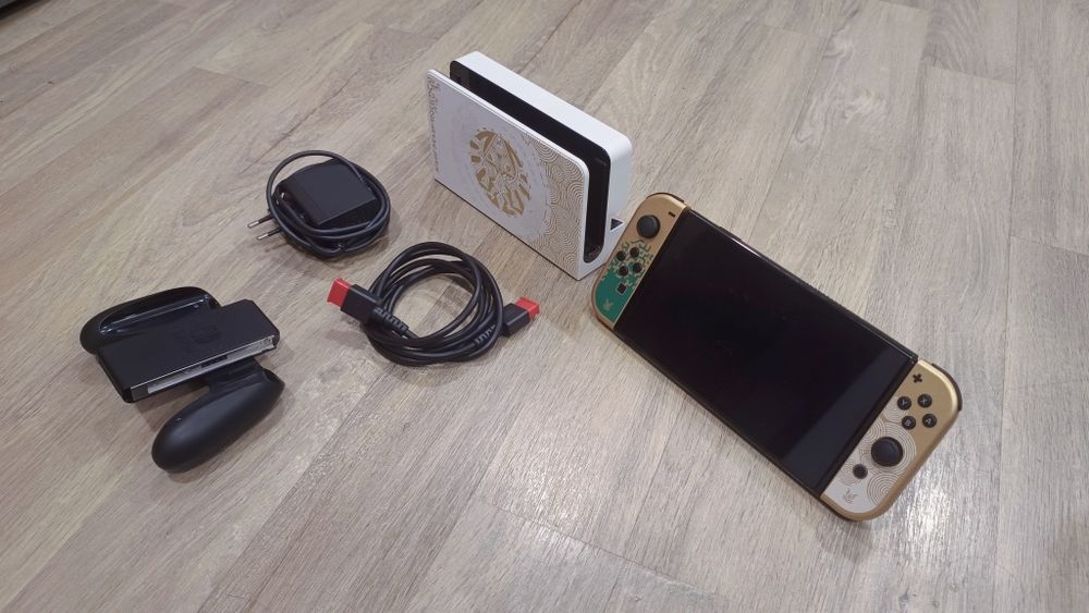 Nintendo Switch Oled - ed. Tears of the Kingdom, 2 jocuri și accesorii