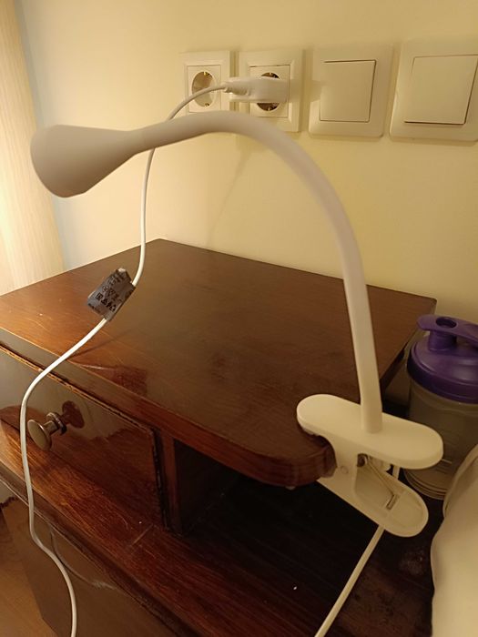 Настолна лампа ИКЕА с щипка