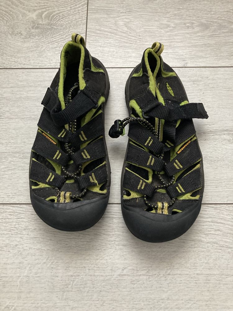 Vand sandale Keen marimea 34