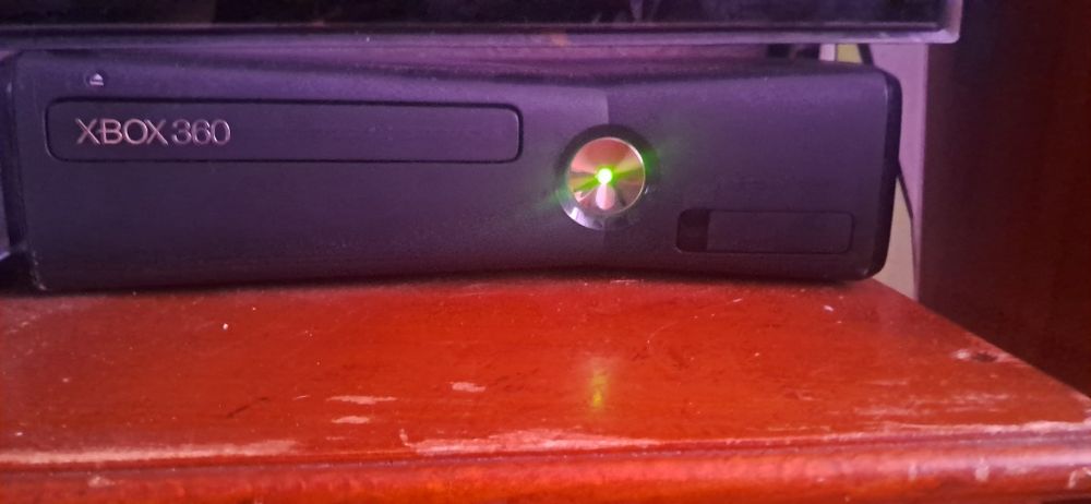 продам xbox 360.
