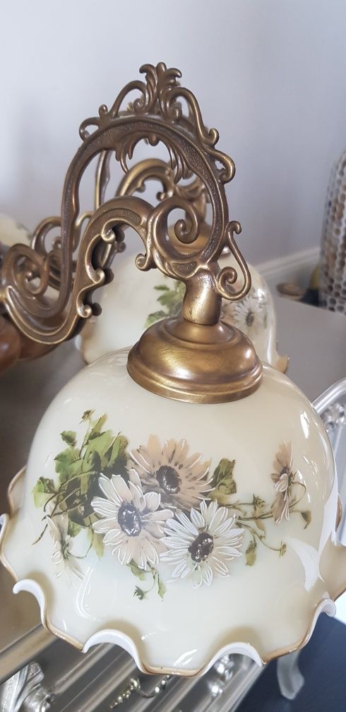 Candelabru vechi din bronz, lemn și sticlă