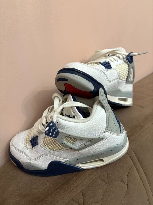 Vând adidași Nike Jordan 4