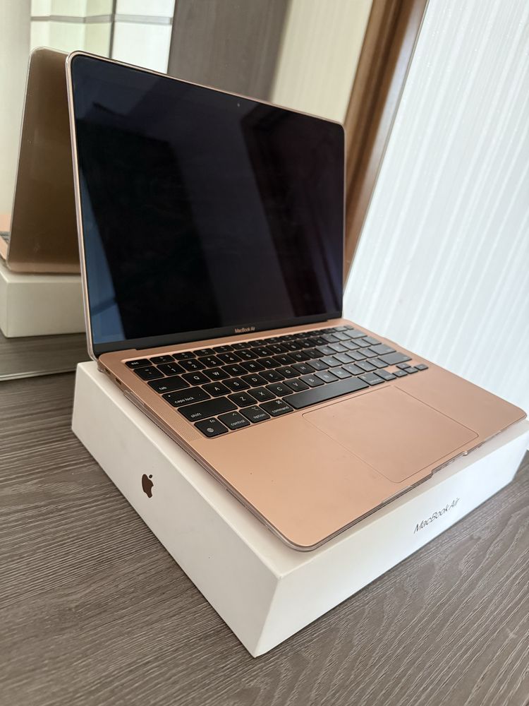 Продаю MacBook Air M1 13.3” — в отличном состоянии!