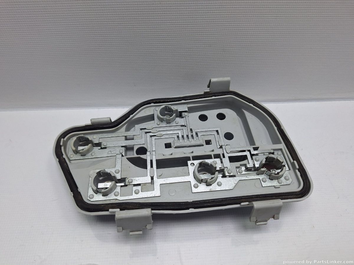 Soclu stop dreapta VOLKSWAGEN POLO (9N_) [ 2001 - 2012 ] 16V (AUA, BBY, BKY) 55KW|75HP OEM 6Q6945258A
