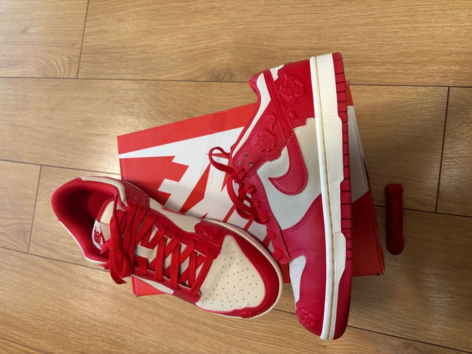 Nike dunk low red