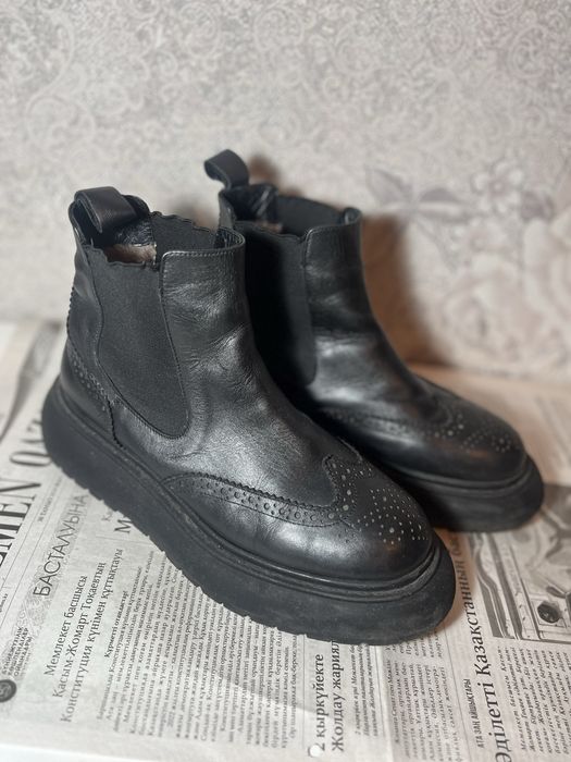 Продам сапоги. Натуральная кожа, цигейка внутри. Размер 40.