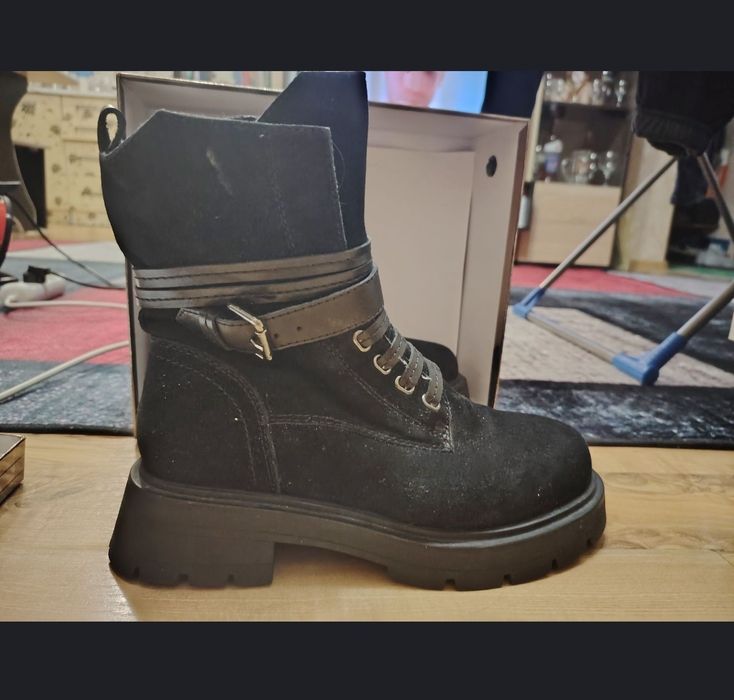 Продам зимние ботинки