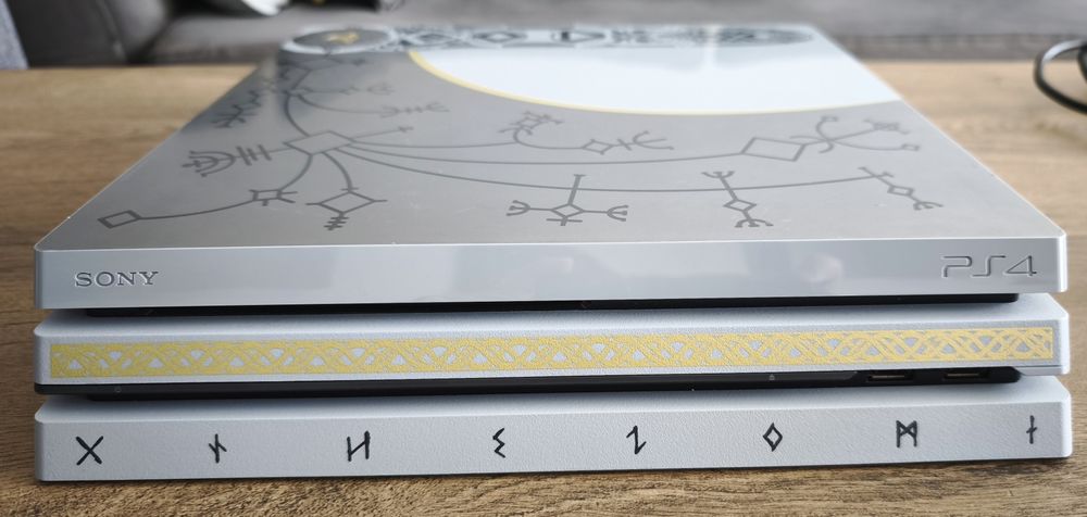 PlayStation 4 Pro, God of War edition