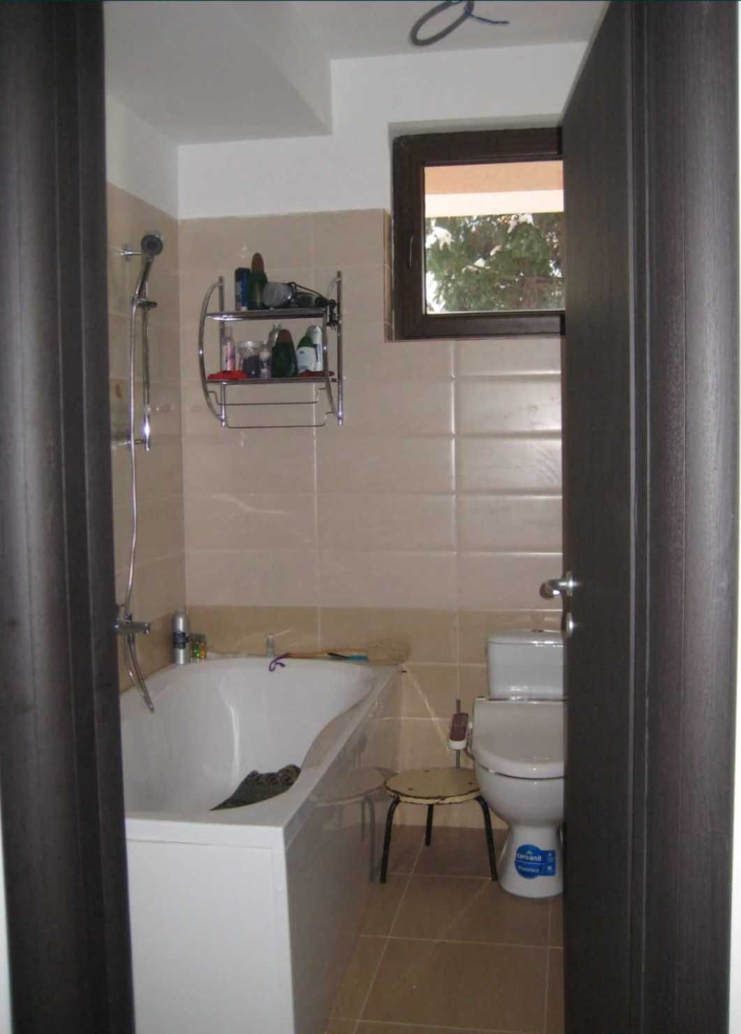 Ap3 cam Damaroaia 2 loc parcare incluse