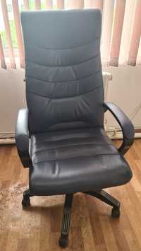 Кожаное кресло для офиса