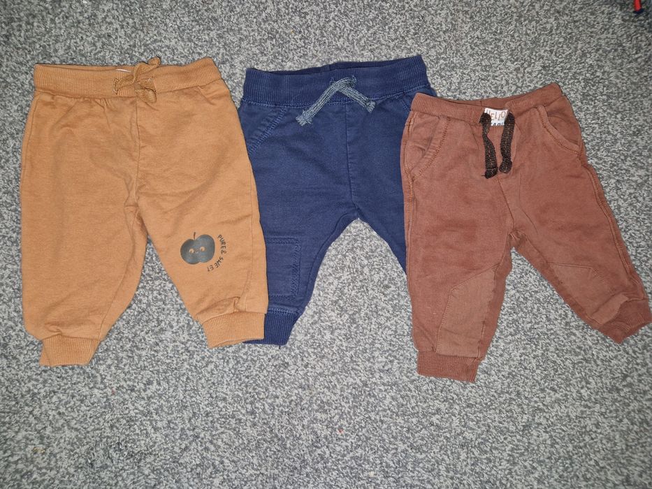 Lot pantaloni de trening