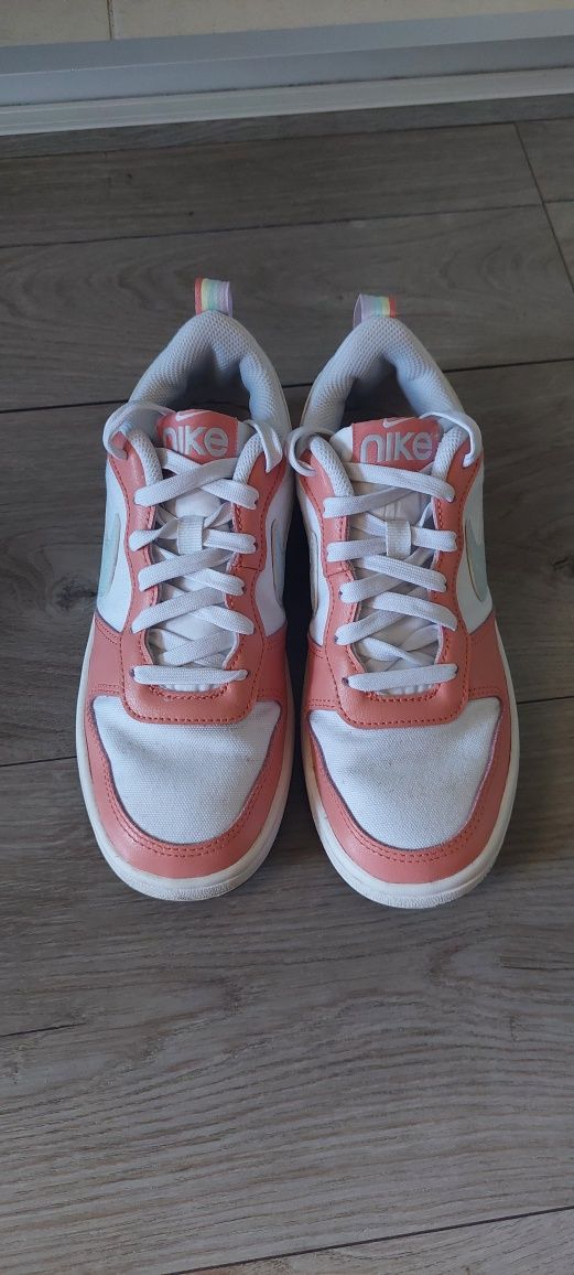 Продавам кецове Nike
