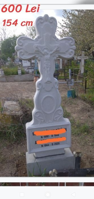 Cruci,monumente funerare din ciment