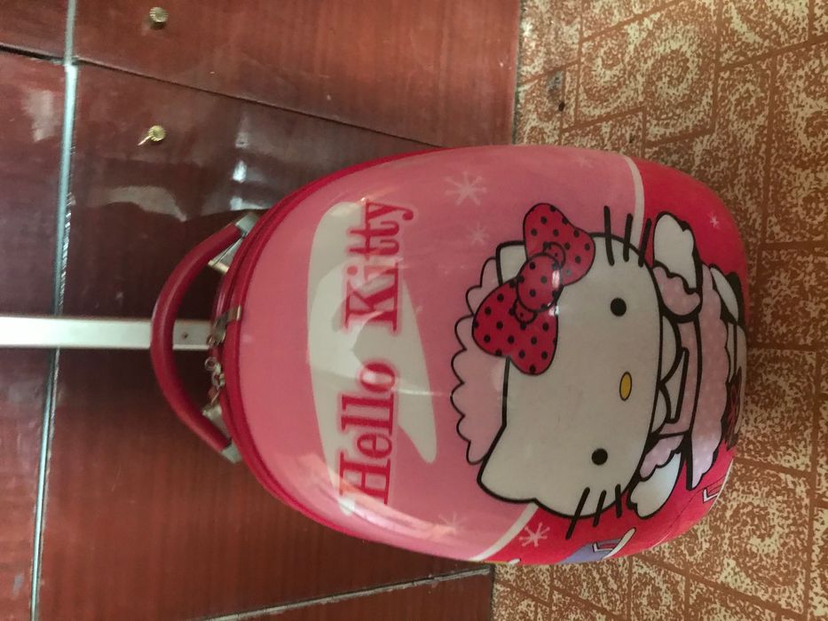 легкий прочный детский чемодан