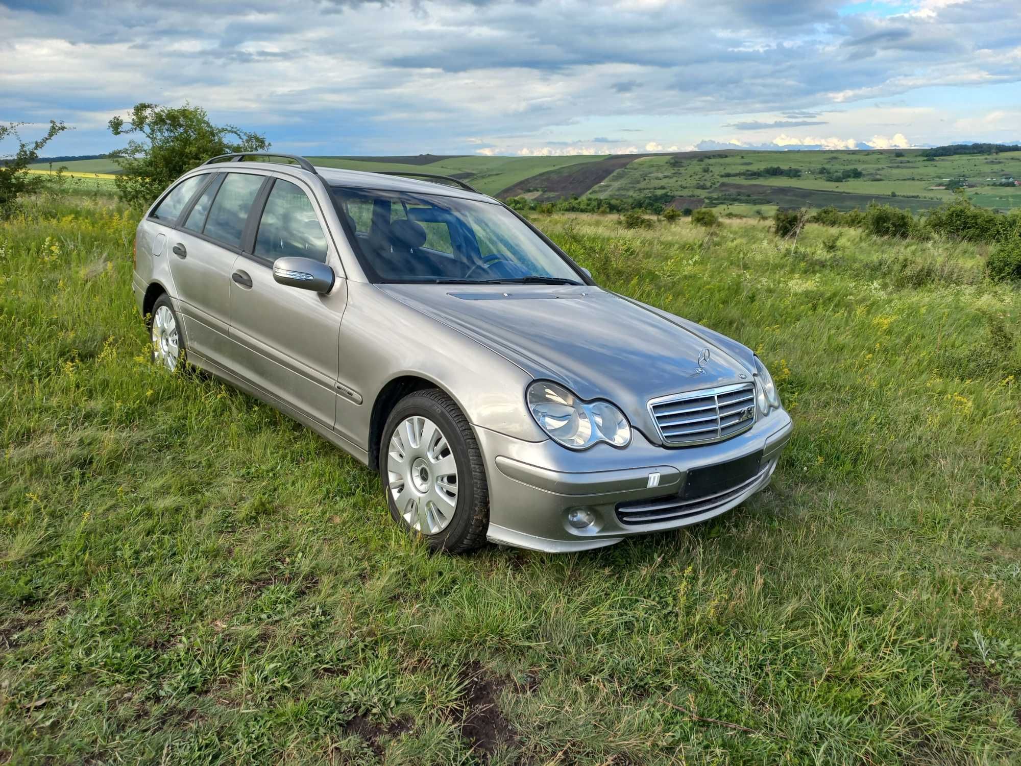 Dezmembrez Mercedes-Benz C Class W203 Facelift 2.2 CDI Euro 4.