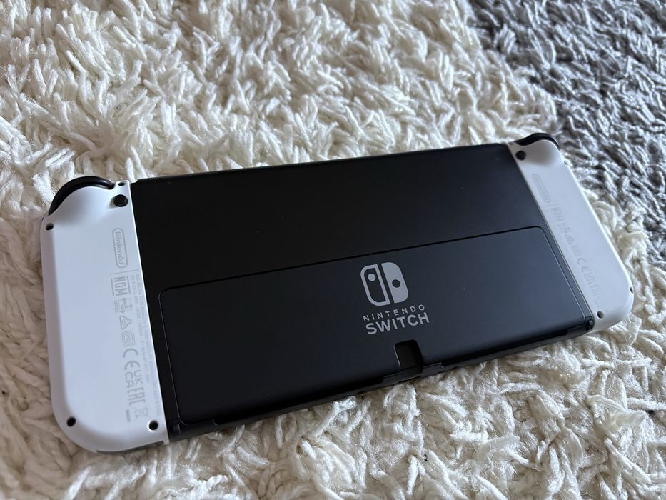 Nintedo Switch OLED (versiune rara alba) + Mario Party Superstars