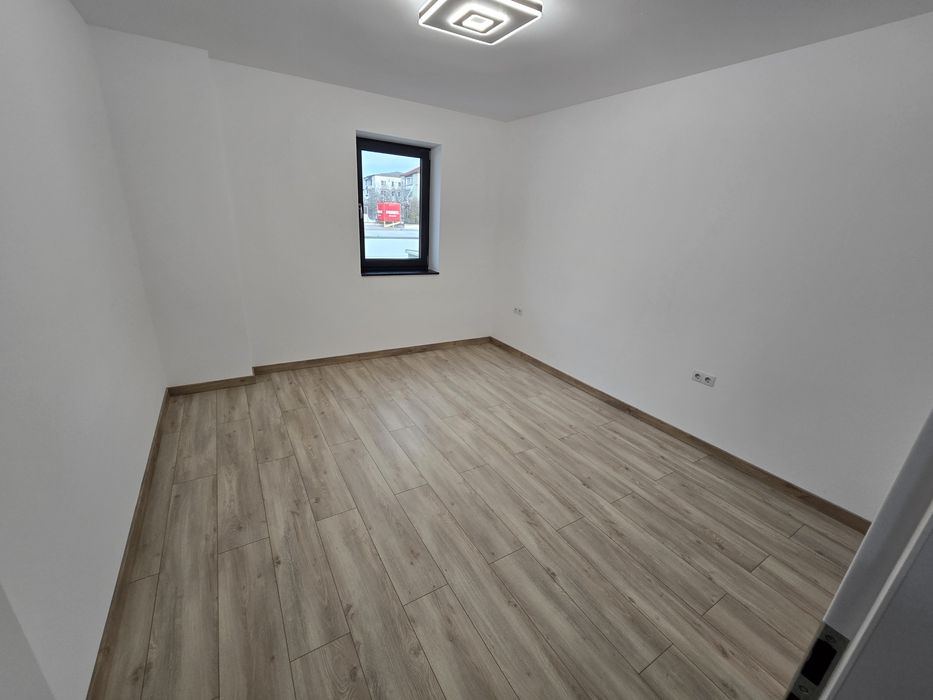 De închiriat – Apartament modern cu 3 camere | Terasă 10 mp | Garaj su