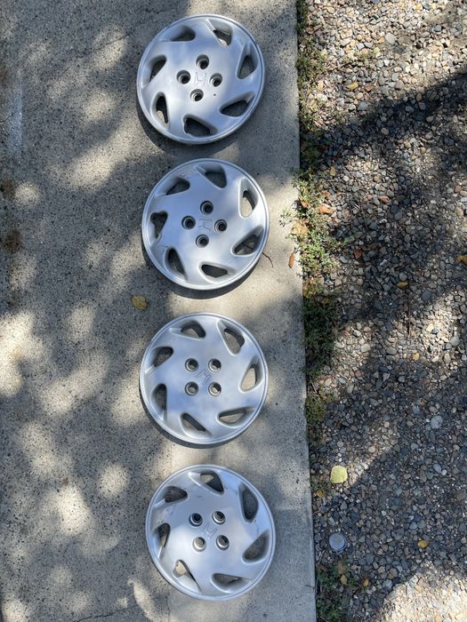 Комплект колесных колпаков Honda 4*100 R14