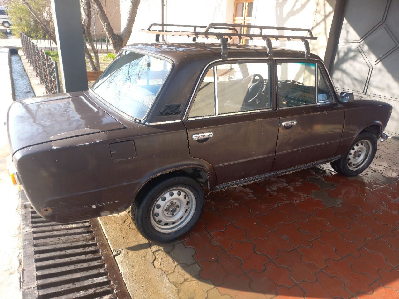 Vaz 2101 sotiladi