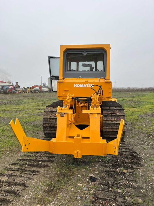 Vand sau inchiriez buldozer cu plug(trencher) pentru fibra optica