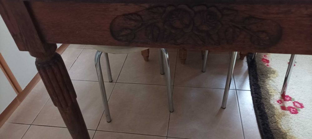 Masa deosebita de lemn