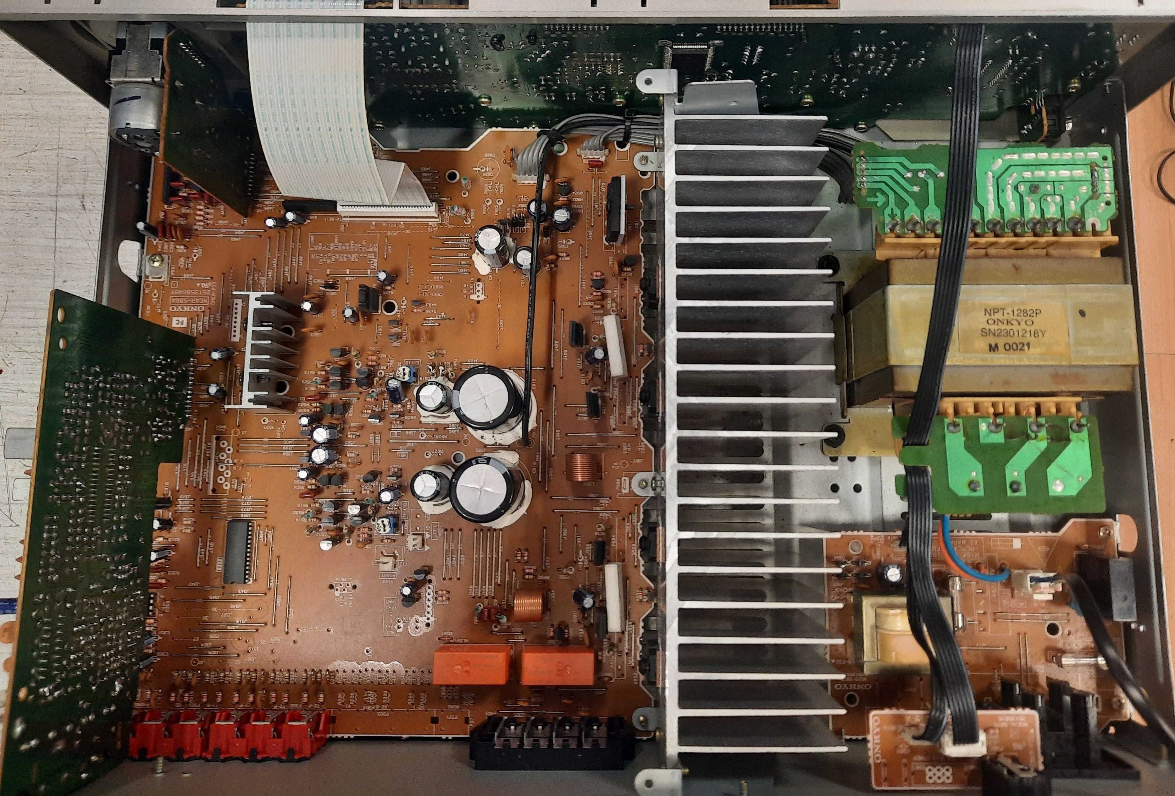 Продавам стерео ресивър Onkyo tx-8211