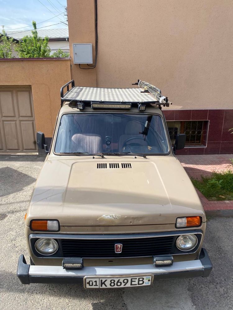 Niva 2121 4x4 sotiladi