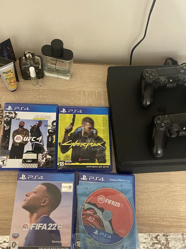 Playstation 4 Slim 1 Террабайт(внутри более 20игр)