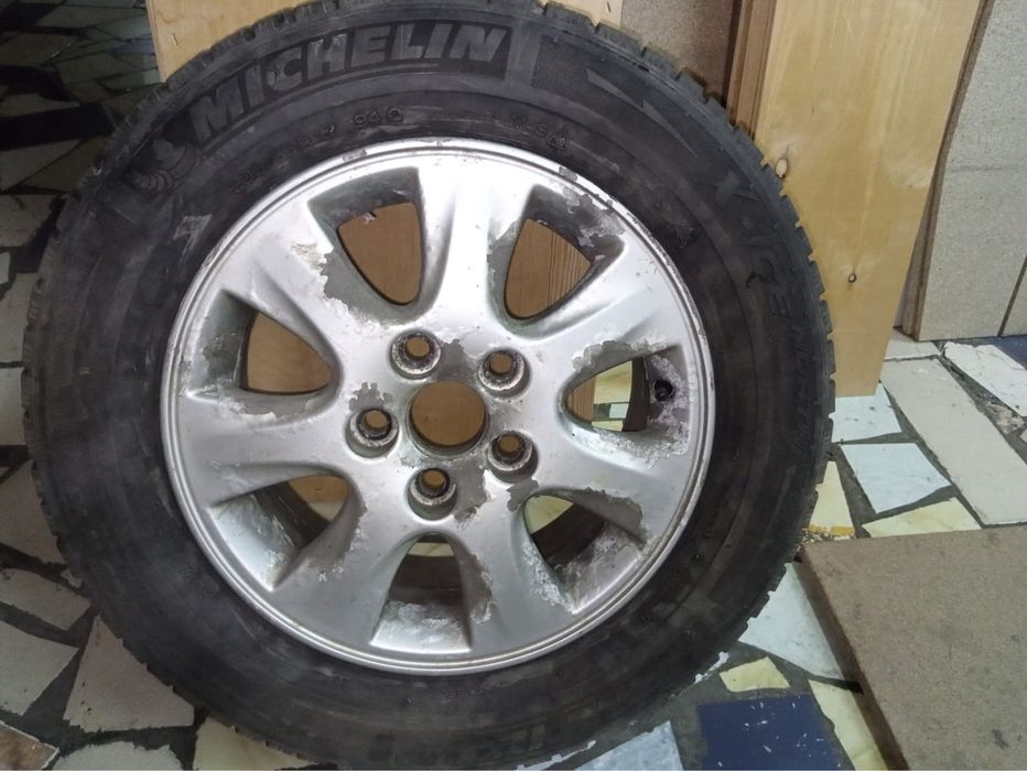 Диск с шиной, размер 205/65 r15