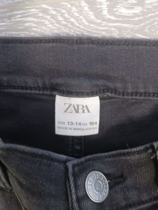 Vând blugi  zara