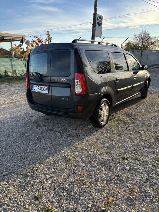 Vând Dacia Logan