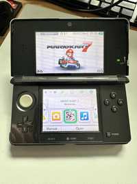 Consola Nintendo 3DS 2 jocuri si folie cadou