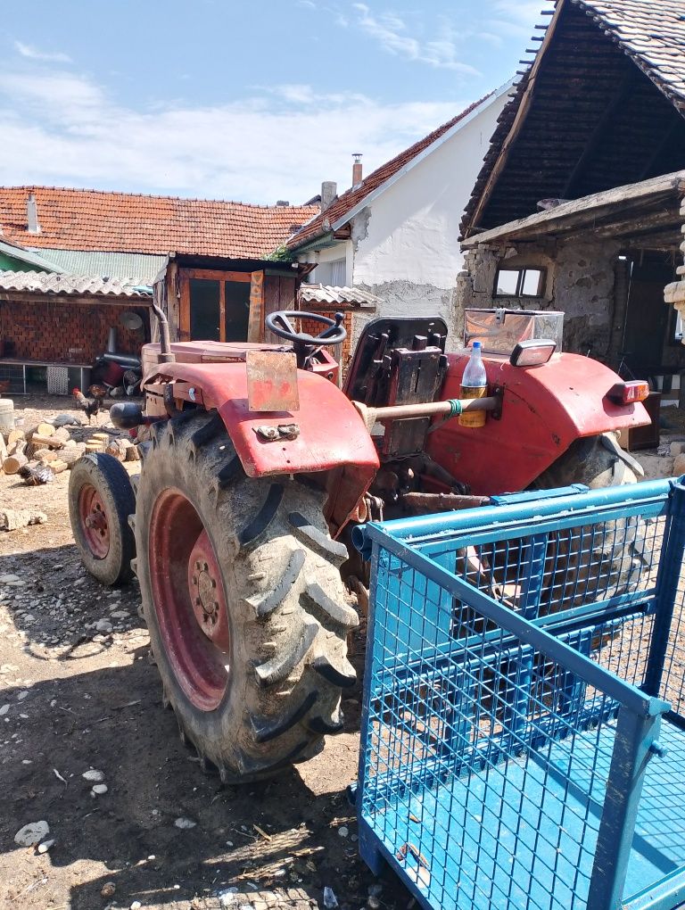Vând tractor Fiat 4x45