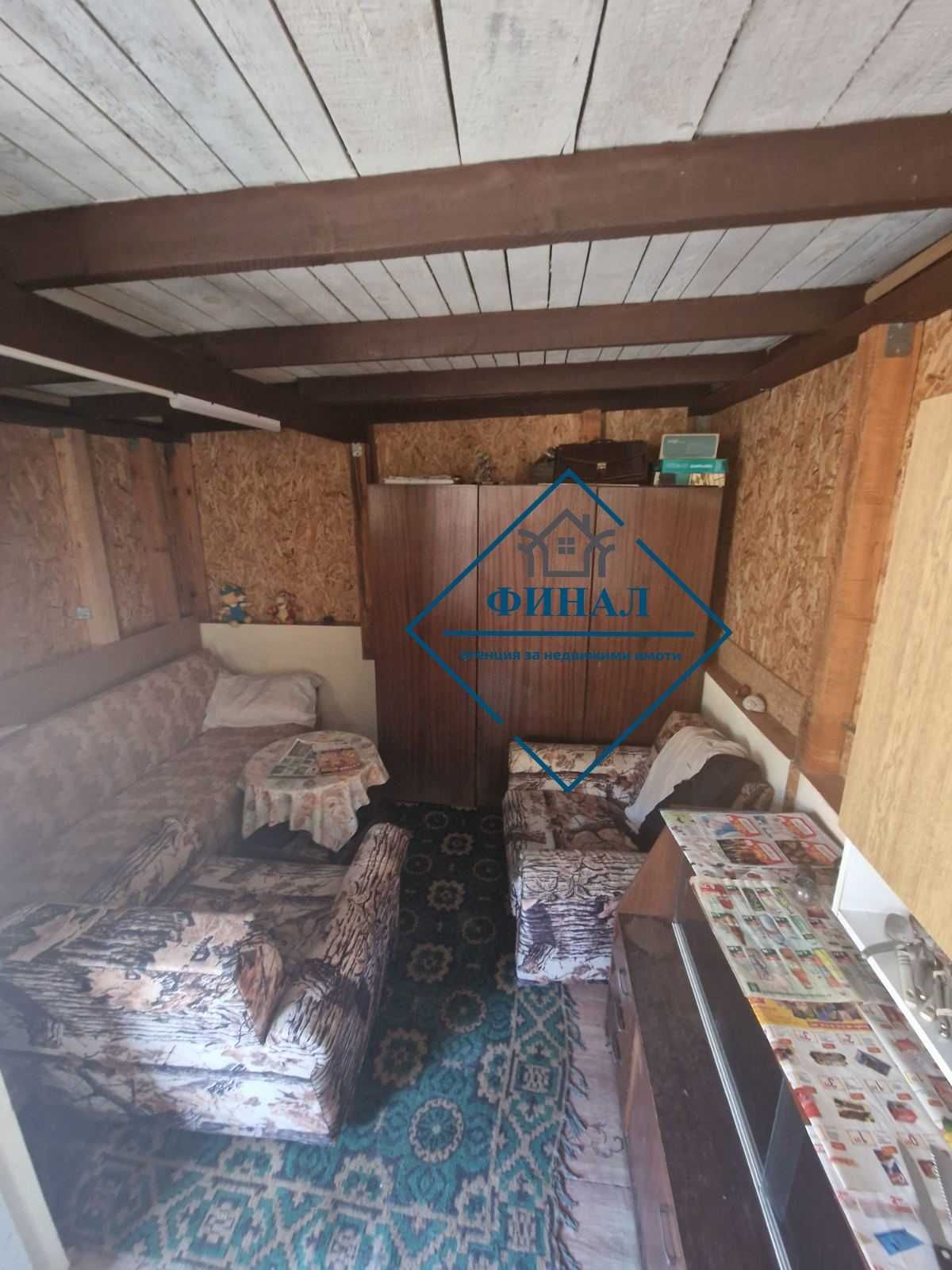 Парцел в регулация с две постройки 
  в район на Куршум чешма