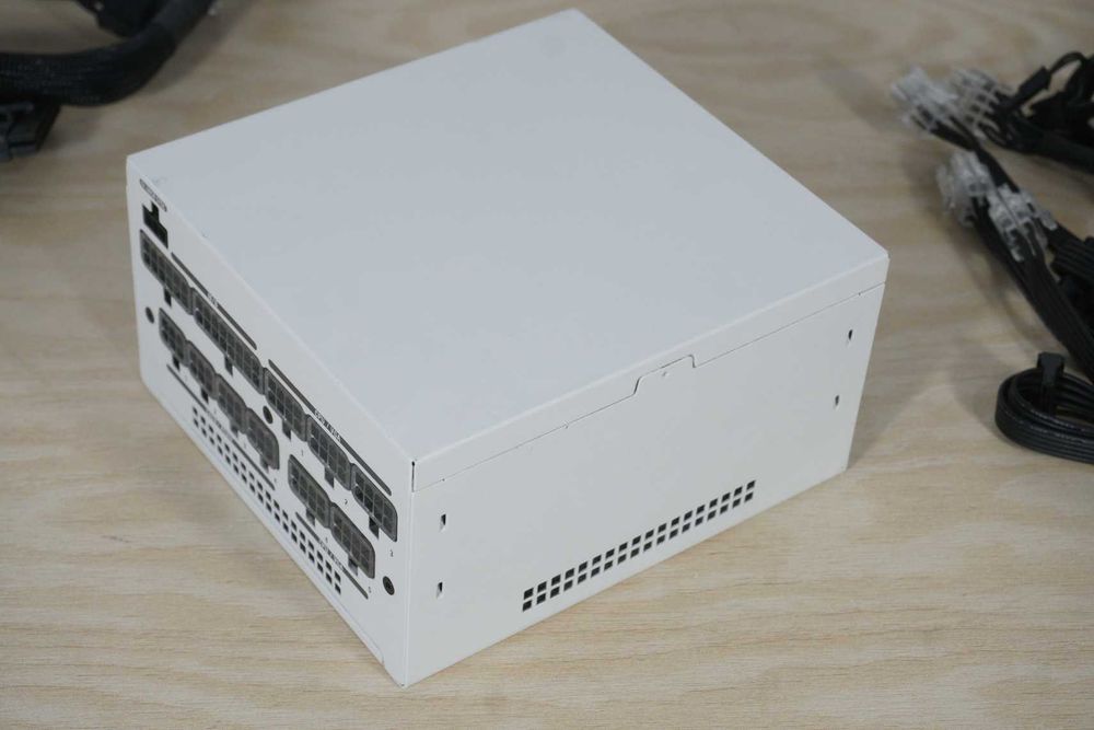 Захранване PSU 850W Super Flower RGB White 80+ Gold / Вкл.ДДС