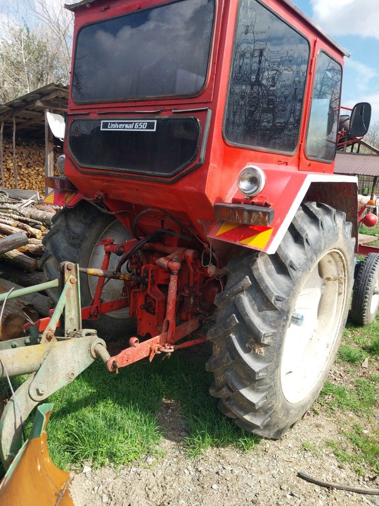 Vând tractor UTB 650