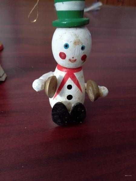 Decoratiuni lemn pom iarna