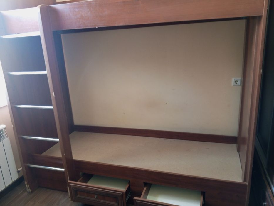 2 qavatli detiskiy yotoq srochno sotiladi!