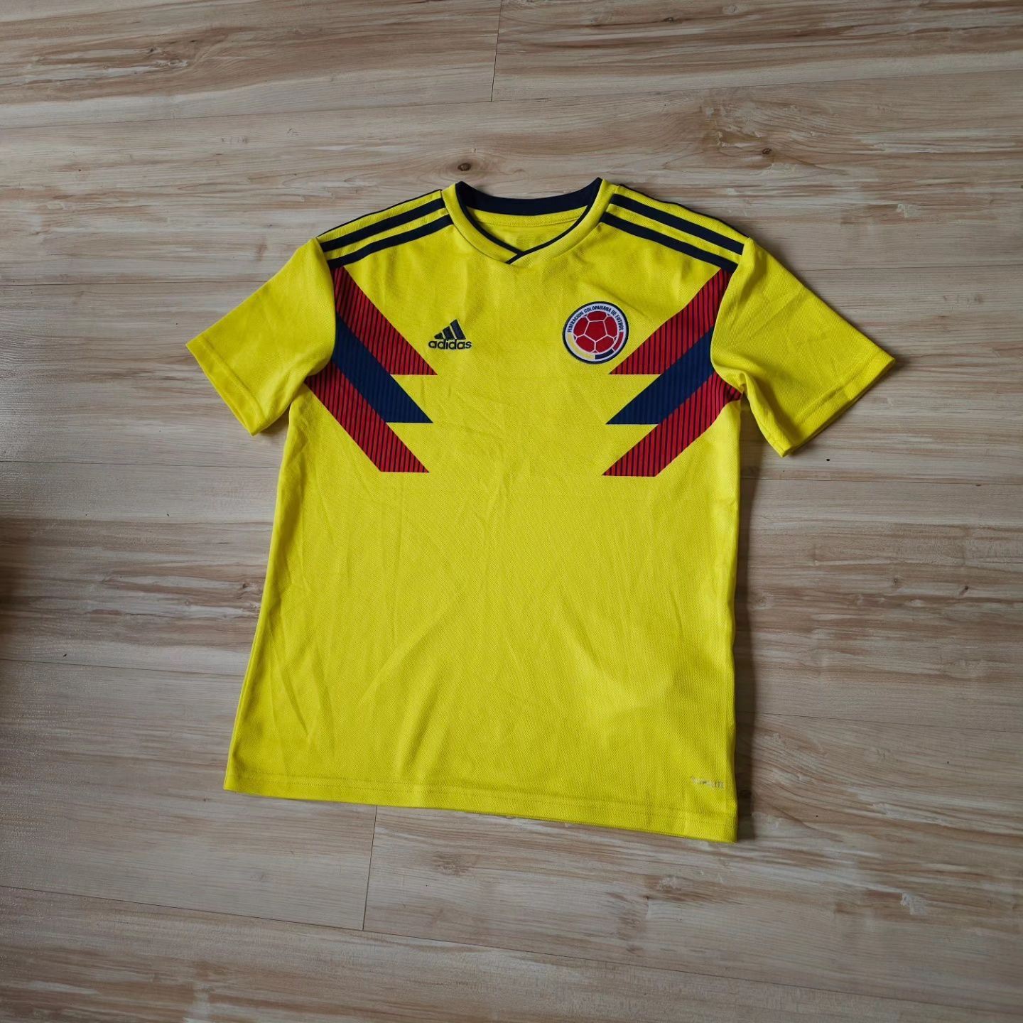 Оригинална тениска Adidas Climalite x Colombia F.C.