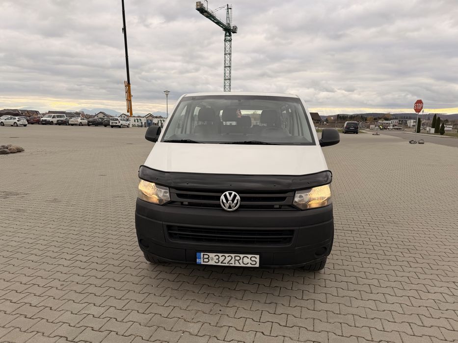 VW Transporter 9 persoane Modelul lung
