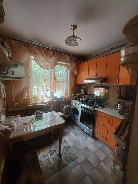 Продаётся 3 комнатная квартира район кольцо Гашека 15400