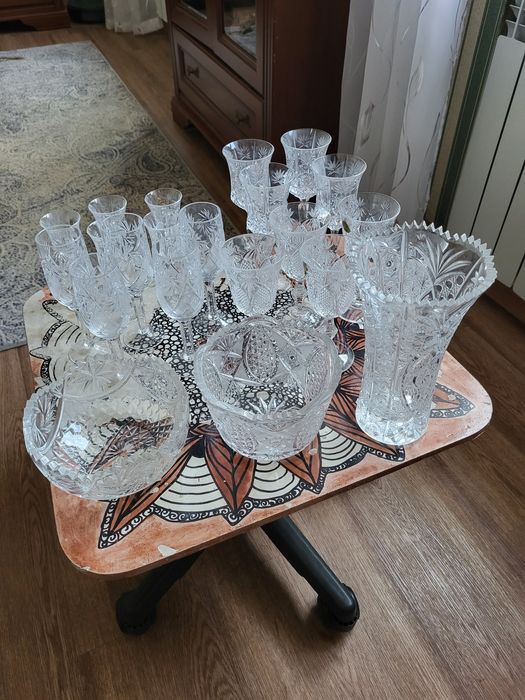 Продам хрустальные фужеры и вазы