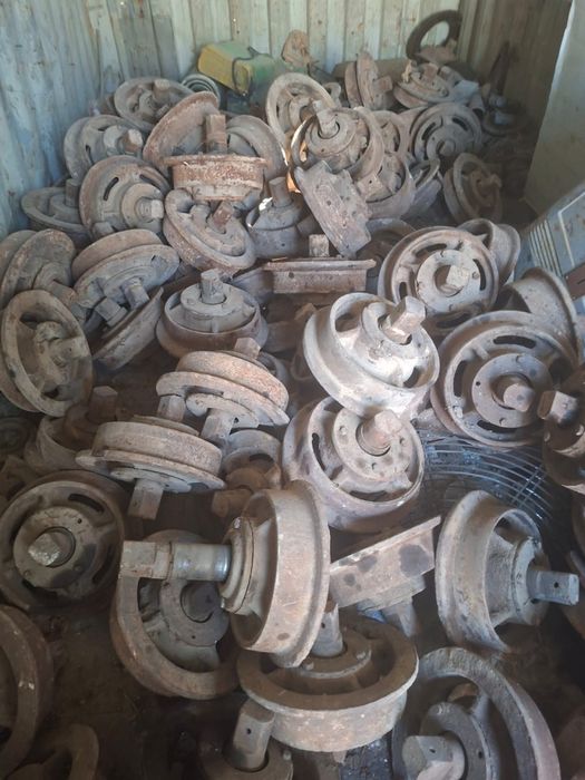 Опорный каток тракторов шт 25000 тгден